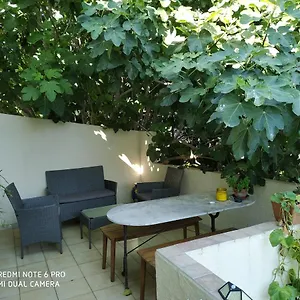 En Avec Un Air De Campagne , Arles France